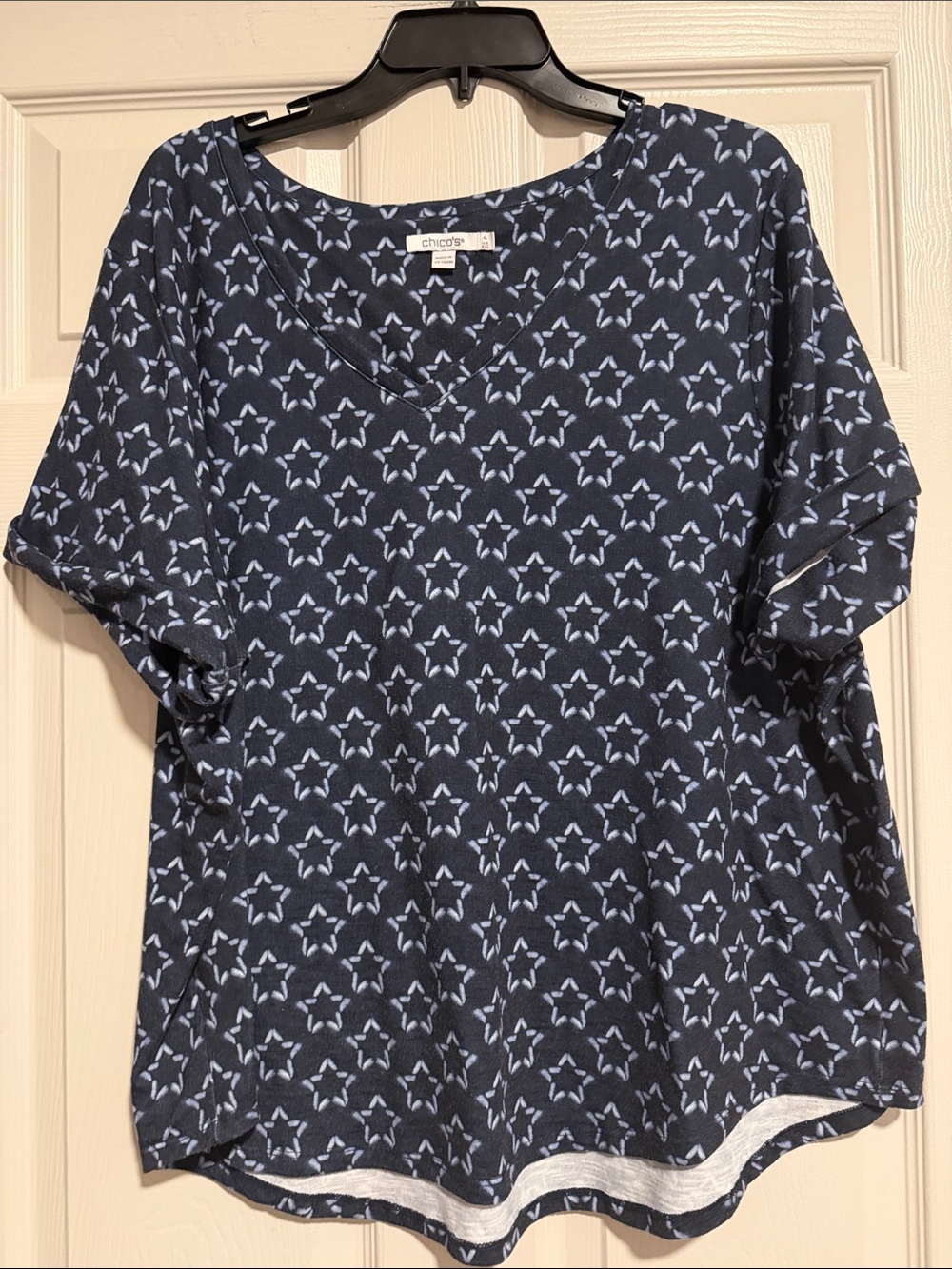 Chico's Navy Star Motif V-Neck Short Sleeve Top